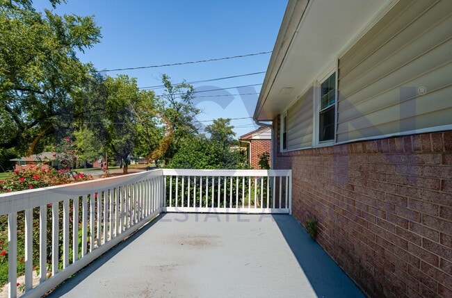 Building Photo - 1122 Fiske St