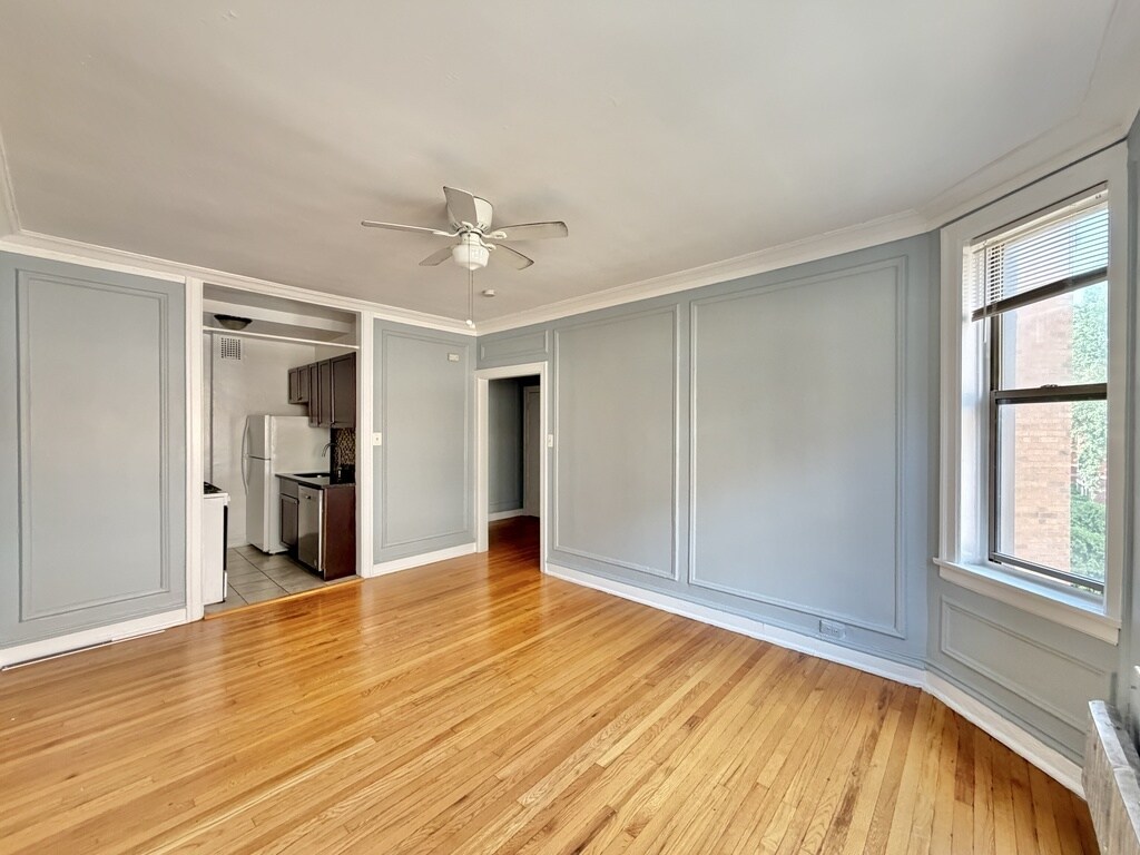 Building Photo - 1371 W Estes Ave