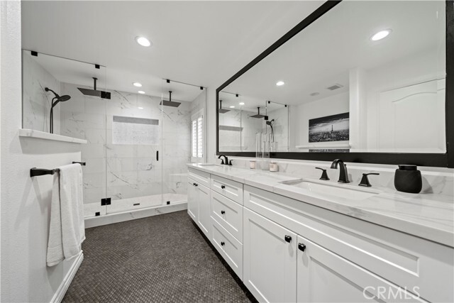 Building Photo - 28470 Rodgers Dr
