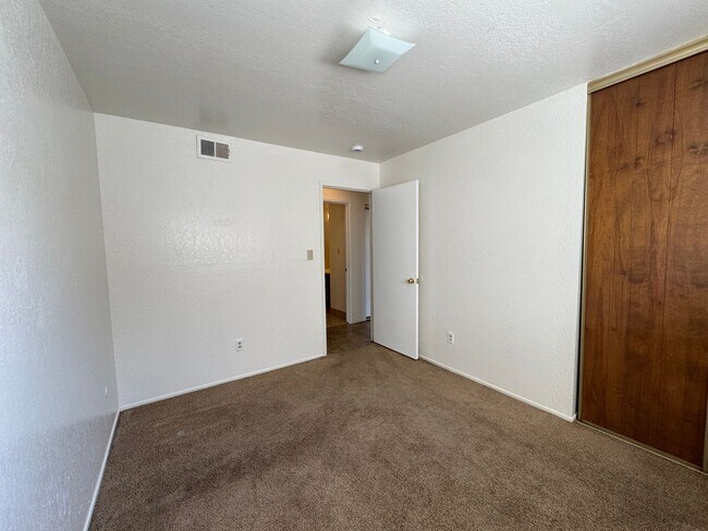 Building Photo - Four Bed, Two Bath Home In North Stockton