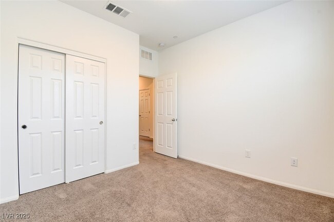 Building Photo - 664 Anemone Ln