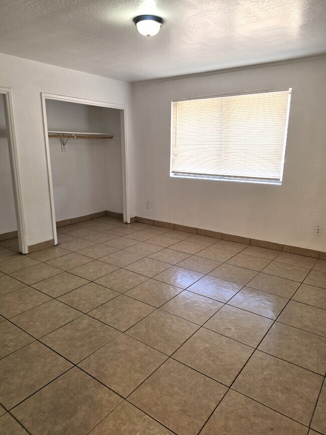 Building Photo - MOVE-IN READY 3 BEDROOM WITH $250 BONUS – ALL TILE & CENTRAL AIR OFFERING $500 GIFT CARE AFTER SU...