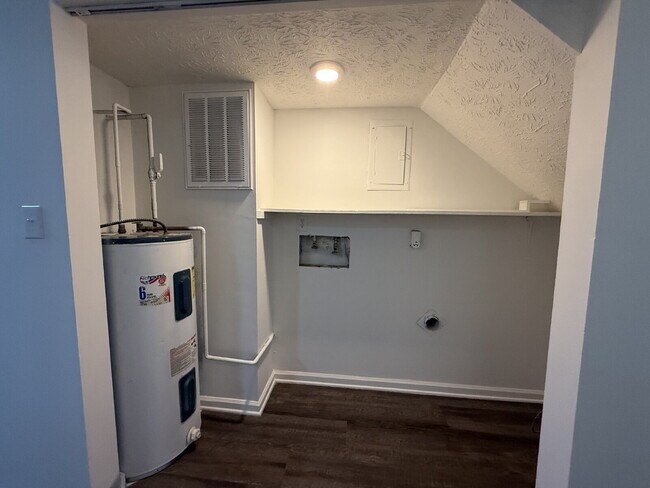 Building Photo - Freshly updated two-story townhome in Strawberry Plains with two bedrooms & two full baths