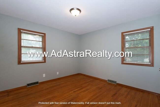 Building Photo - Beautiful Home in Blue Springs-Available NOW!!