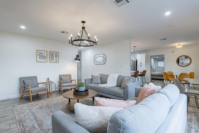 Building Photo - 8725 E Palo Verde Dr