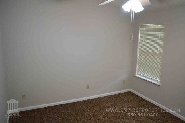 Building Photo - Beautiful townhome nestled in Killearn Acres