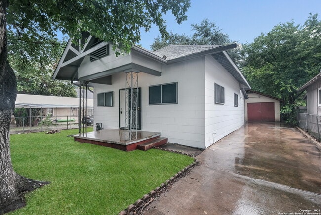 Building Photo - 327 E Whittier St