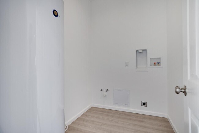 Building Photo - 9161 Brandywine Dr