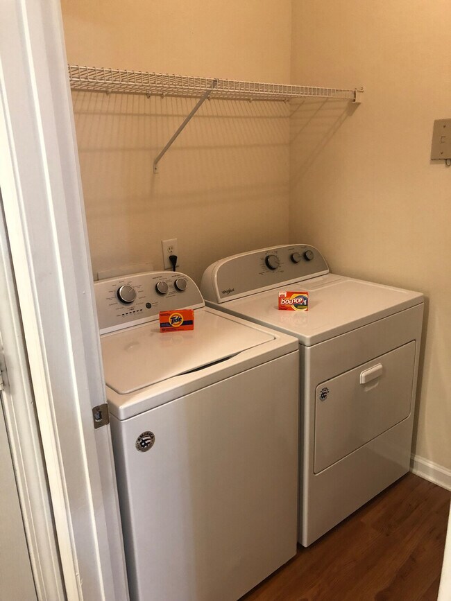 Building Photo - 920 Belle Point Dr