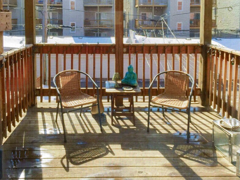 Building Photo - 1321 W Belmont Ave