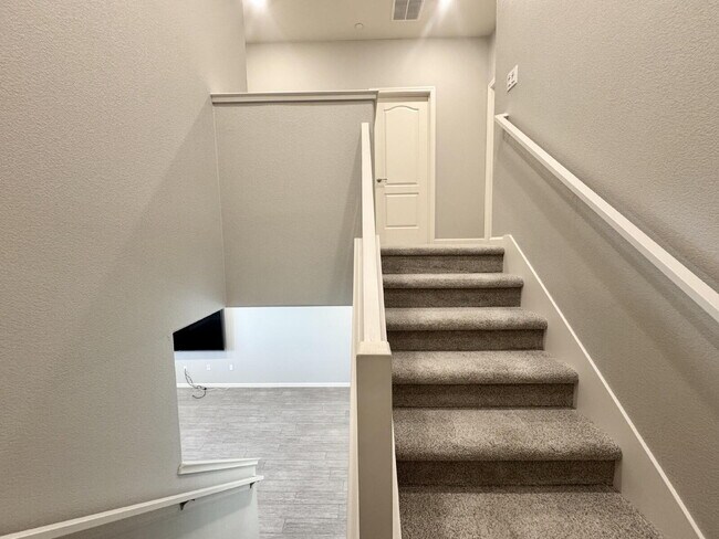Building Photo - 202 Agustin Narvaez St