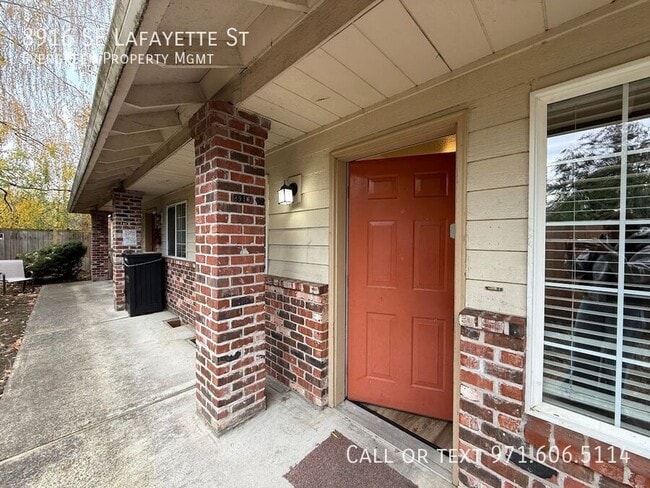 Building Photo - 8916 SE Lafayette St