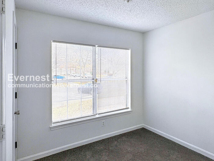 Building Photo - 1011 Fallcrest Ct