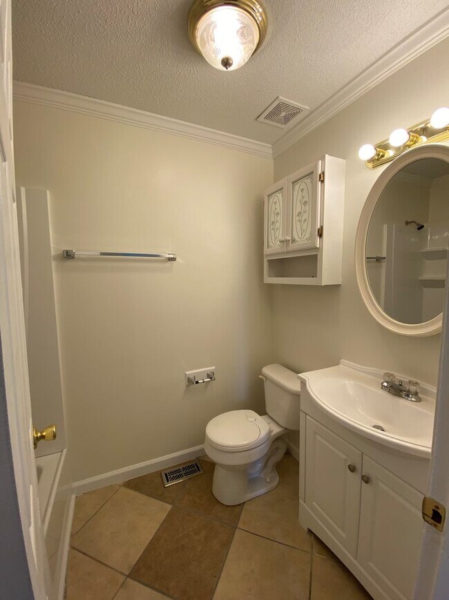 Building Photo - Pet Friendly Home For Rent Near Post!