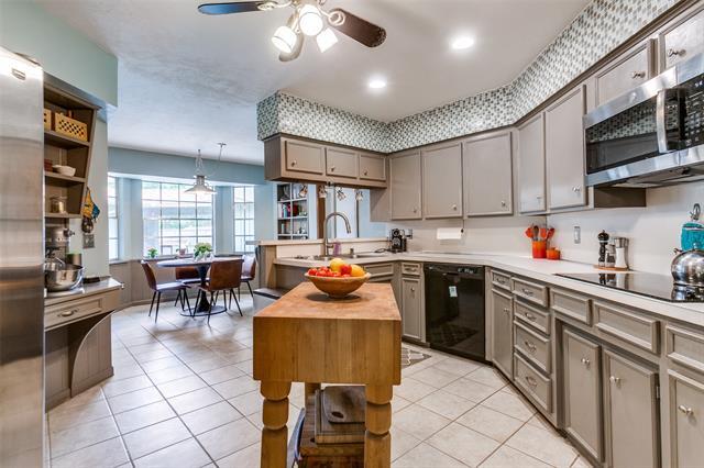 Building Photo - 7706 El Pensador Dr