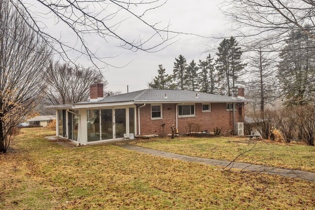 Building Photo - Updated 3BR Home with Central Air & Finished Walk-Out Basement - Sewickley, PA