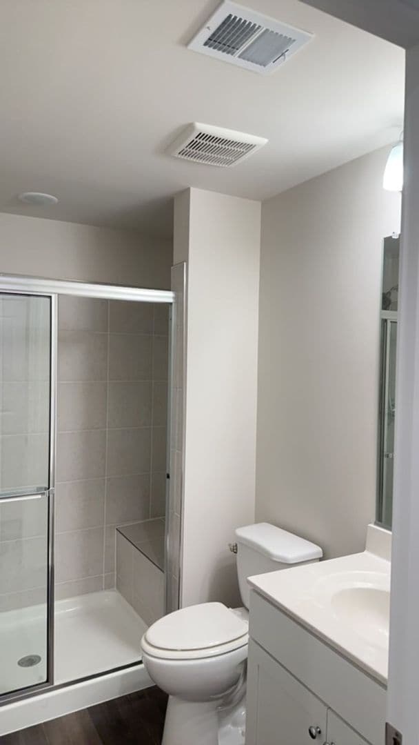 Building Photo - Beautiful contemporary TH in desirable North Hill