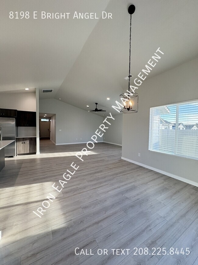 Building Photo - 8198 E Bright Angel Dr