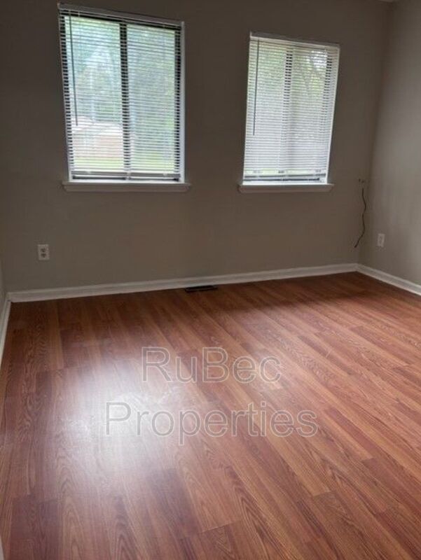Building Photo - 6024 Spanish Oak Rd