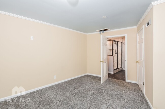 Building Photo - 738 Edgeley Ln