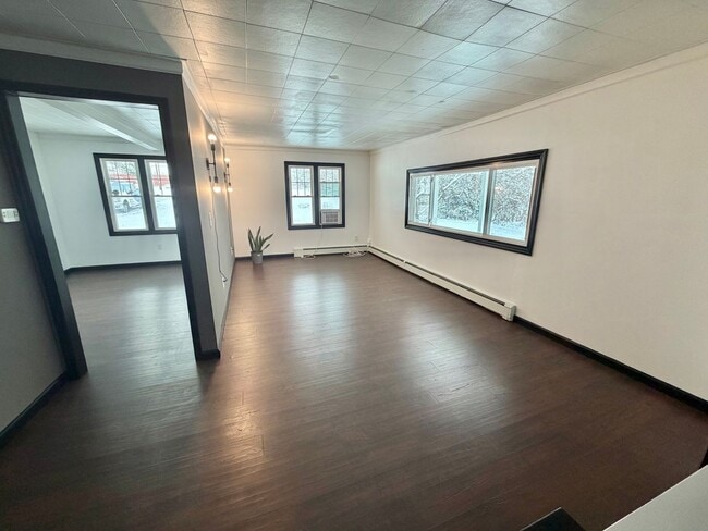 Building Photo - Gorgeous Newly Renovated 4 BR, 2 BA on .71 acres