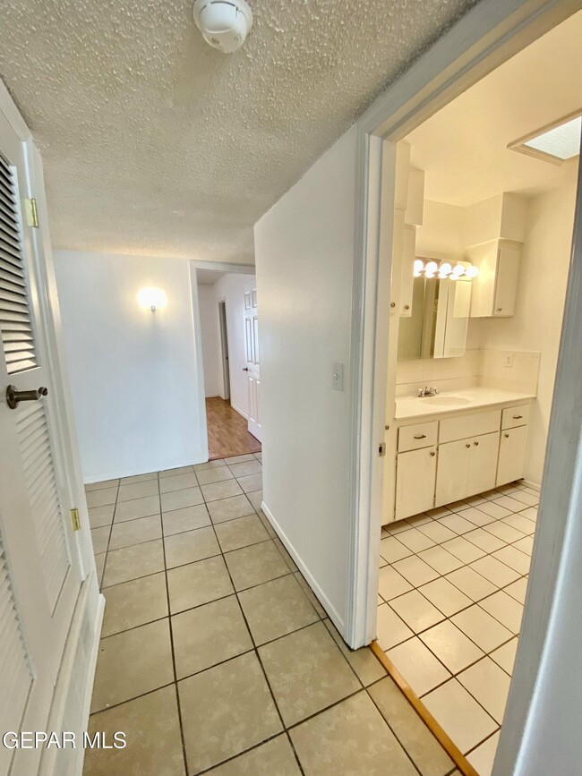 Building Photo - 1305 Vista De Oro Dr
