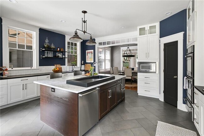 Building Photo - 635 Bonaventure Ave NE