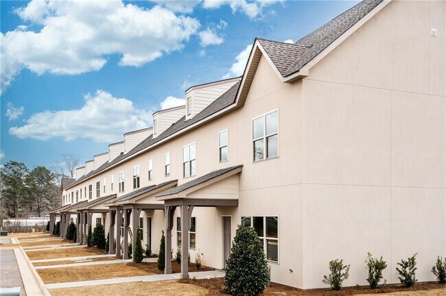 Building Photo - 3260 Academy Dr