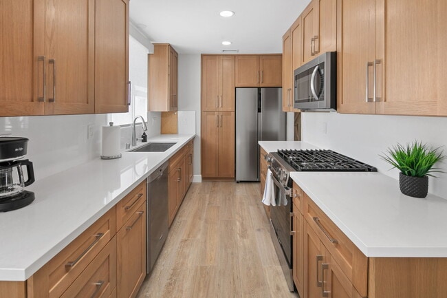 Building Photo - 1648 El Prado Ave