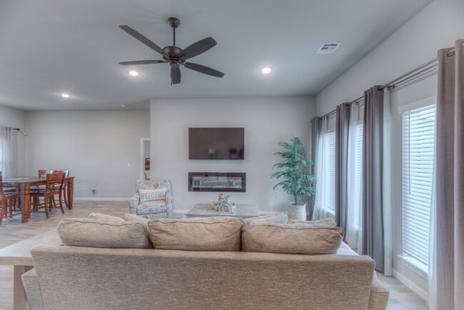 Building Photo - 1422 E 149th Pl S