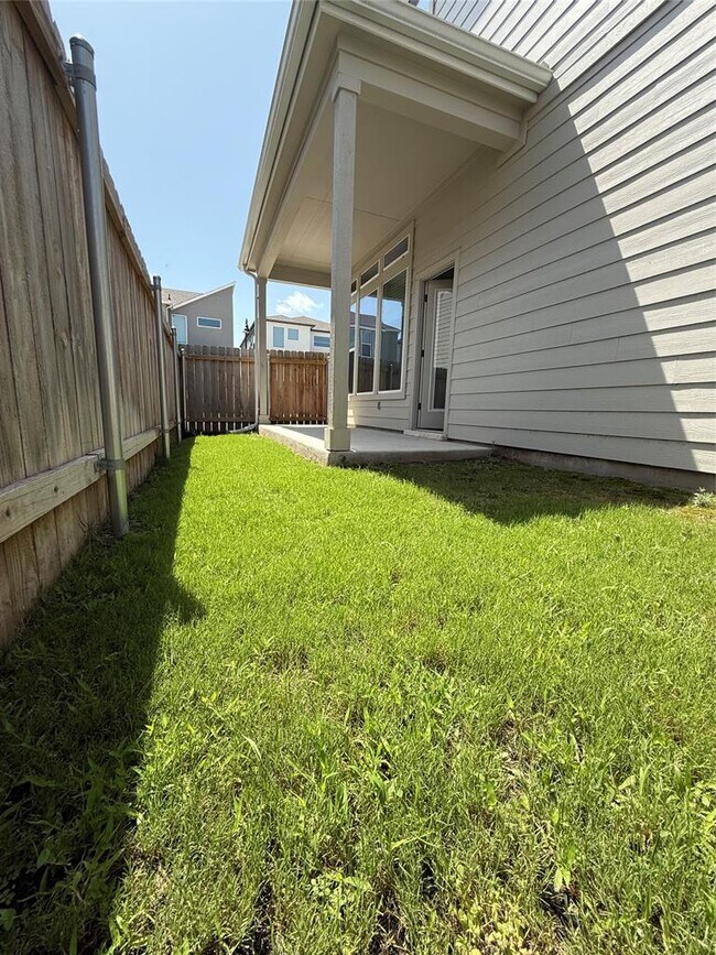 Building Photo - 2200 Grenache Dr