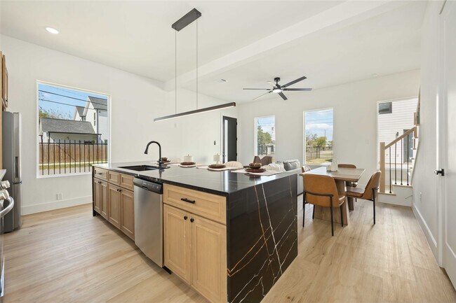 Building Photo - 4202 Kewanee St