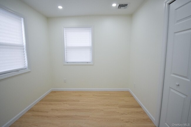 Building Photo - 36 S 5th Ave