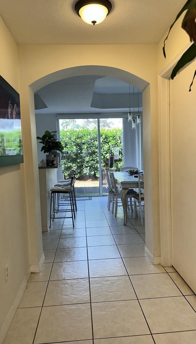 Building Photo - 4965 Leeward Ln