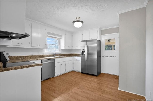 Building Photo - 409 College Dr