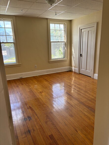 Building Photo - 338 Highland St