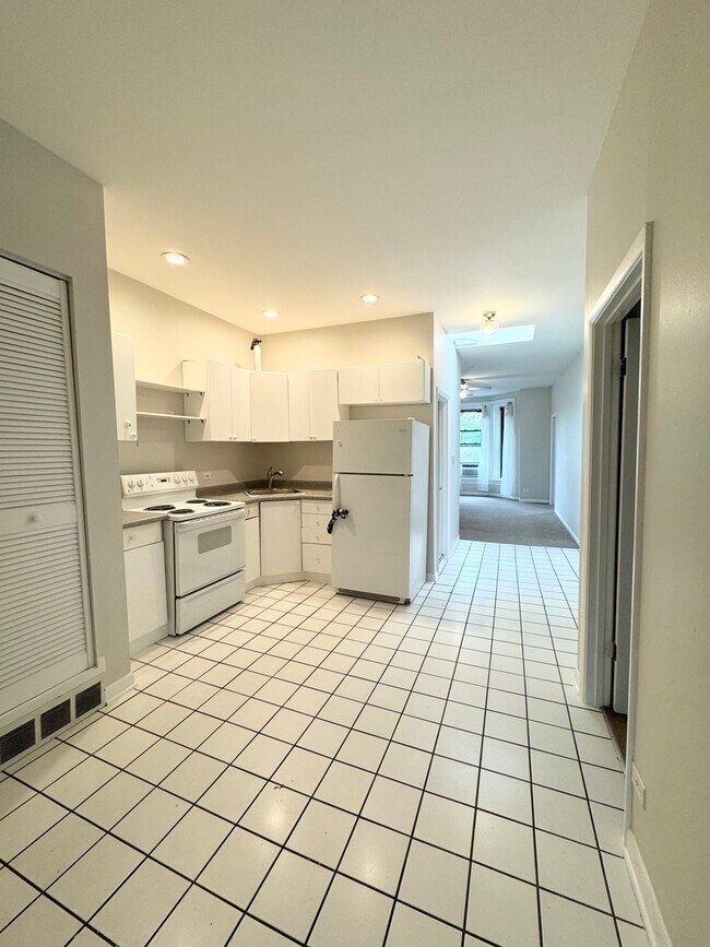 Building Photo - 750 S Oakley Blvd