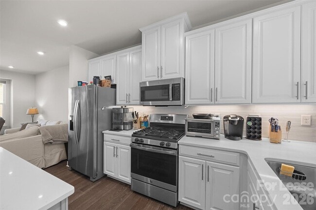 Building Photo - 424 Music Hall Wy