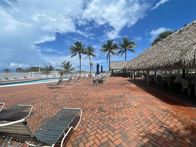 Building Photo - 5313 Collins Ave