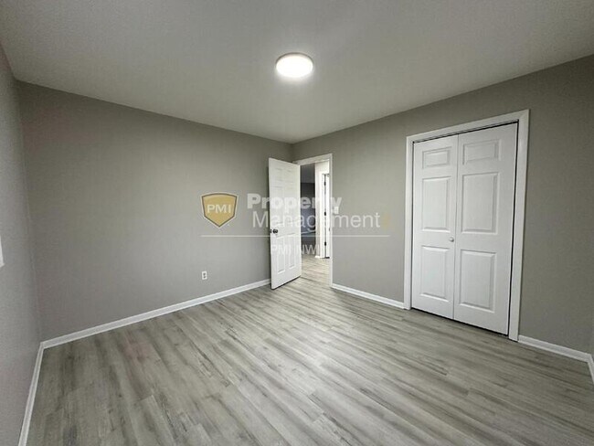 Building Photo - 5471 Aspen Ave