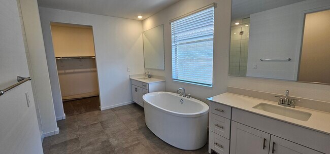 Building Photo - 5050 W Hunter Trl