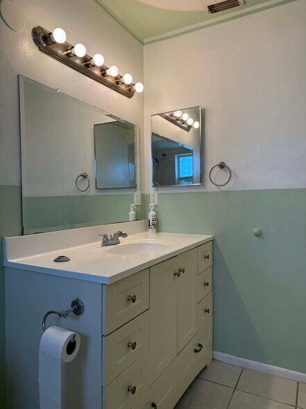 Building Photo - 600 6th Ave SE