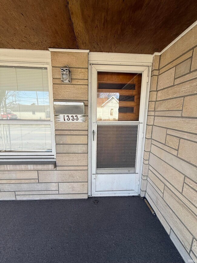 Building Photo - 1333 Hart St