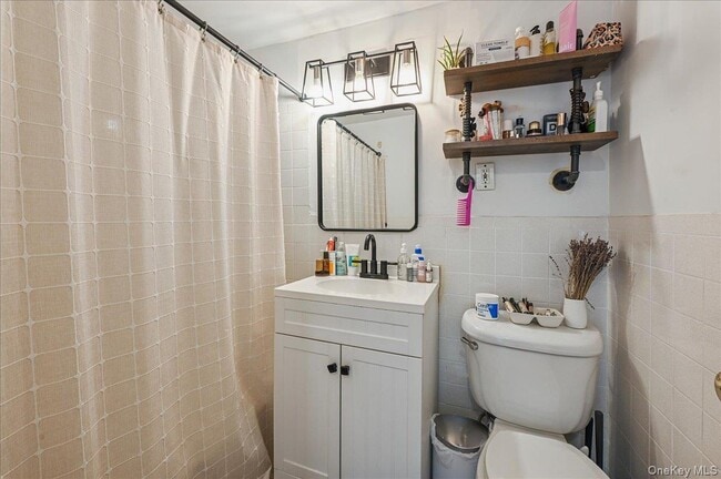 Building Photo - 25 Lake St