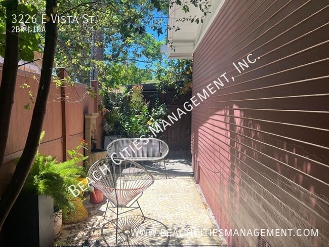 Building Photo - 3226 E Vista St