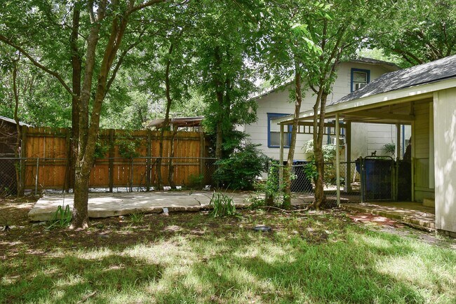 Building Photo - 3814 Roberts St