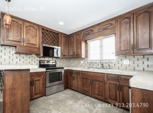 Building Photo - 5521 W 98th Pl