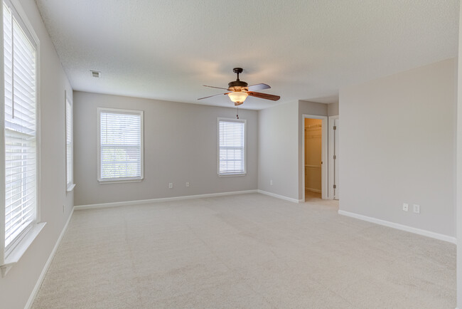 Building Photo - 2112 Echo Glen Ln