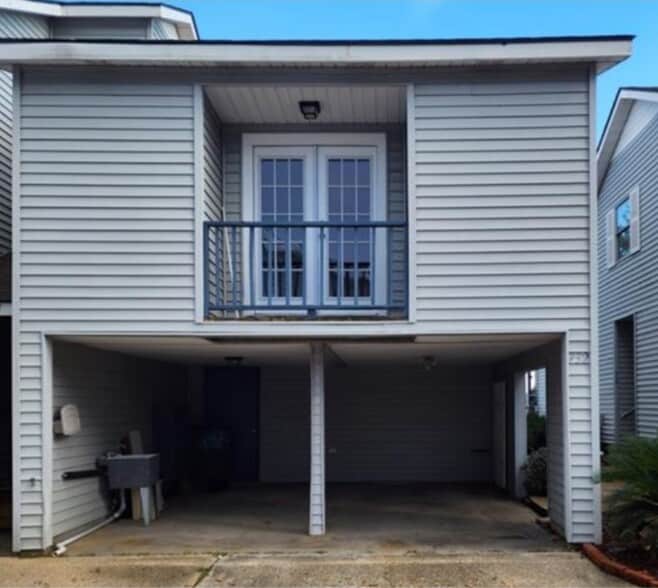 Building Photo - 732 Marina Dr