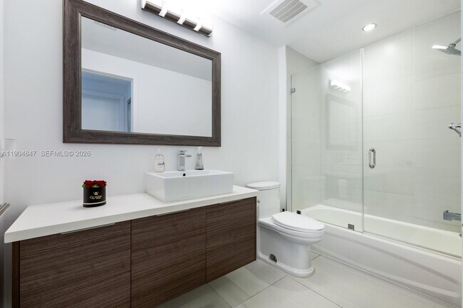 Building Photo - 1010 SW 2nd Ave